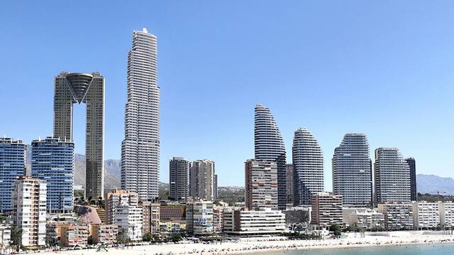 Benidorm construye la TM Tower, un coloso de 200 metros y 120 millones de euros que ya est entre los ms altos de Europa
