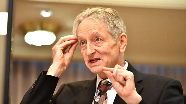Geoffrey Hinton, padre de la IA, lanza una advertencia: 'Aprende fontanera si quieres tener futuro y ganar algo de dinero'