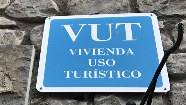 Adi�s al turismo de borrachera: esta es la primera ciudad espa�ola que congela para siempre las licencias de alquiler tur�stico