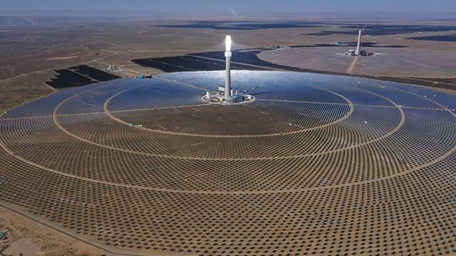 China construye en el T�bet la mayor planta fotovoltaica del mundo: 414 km2 a 4.000 metros de altitud para alimentar su IA