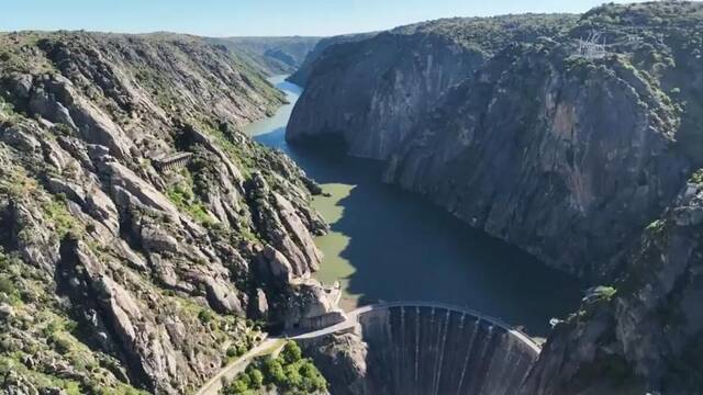 La 'catedral' de hormign que construy Franco: 130 metros de altura que producen el 10% de la energa hidroelctrica nacional