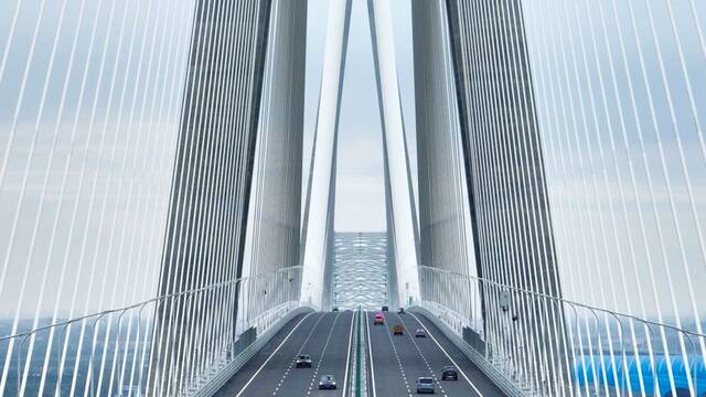 China construye el puente colgante ms largo del mundo: 10 kilmetros, 6 carriles y vas de tren que desafan la ingeniera