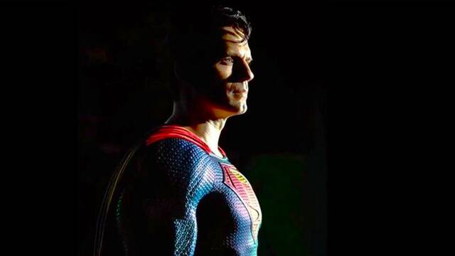 Zack Snyder no se corta y recupera a Henry Cavill como Superman con una potente imagen: 'Espero que ayude'