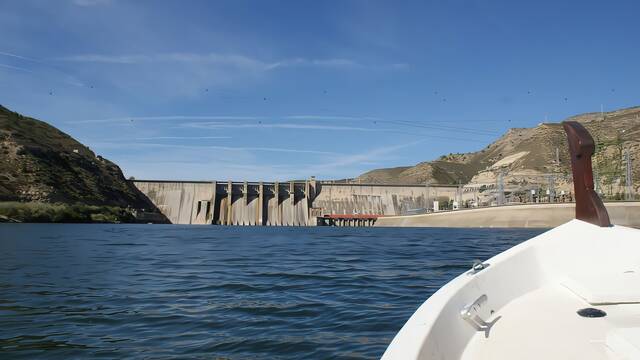 El 'Mar de Arag�n' que construy� Franco: 79 metros de altura y 110 km de longitud que contienen las aguas del Ebro