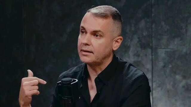 Adri�n D�az, espa�ol en China: 'Espa�a me agota, en 15 d�as ya quiero marcharme, todo sigue igual que hace 20 a�os'