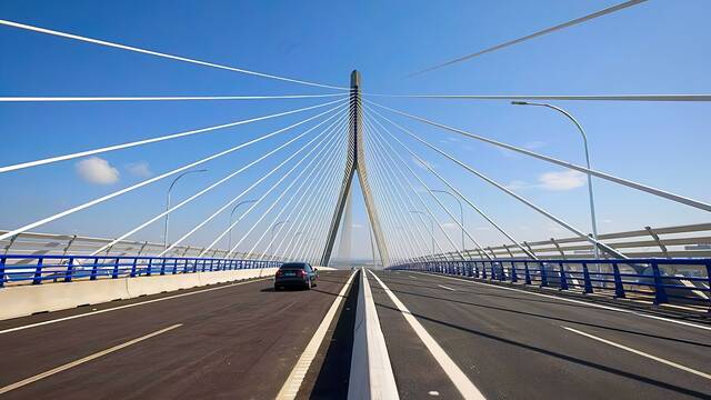 El Puente de la Constituci�n de 1812: 3,1 km de ingenier�a que dominan la Bah�a de C�diz con m�s de 1000 metros sobre el agua