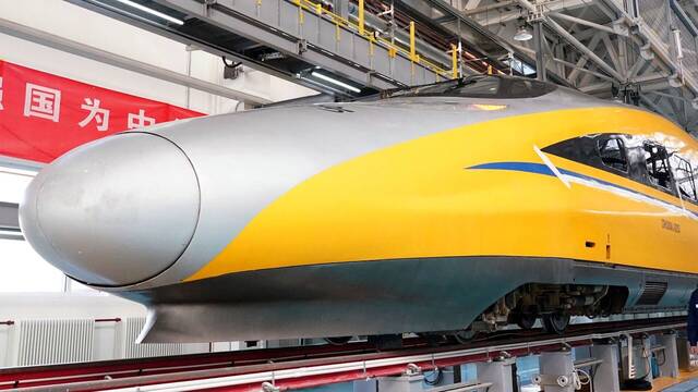 China acelera su futuro: el nuevo tren bala CR450 logra m�s de 896 km/h, capaz de hacer un Barcelona-Madrid en solo 45 minutos