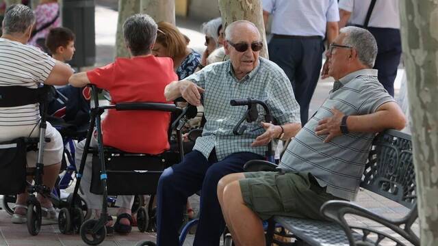 Un jubilado de 79 a�os obligado a compartir piso en Valencia: 'No me ha quedado otra. Cobro 600 euros al mes'