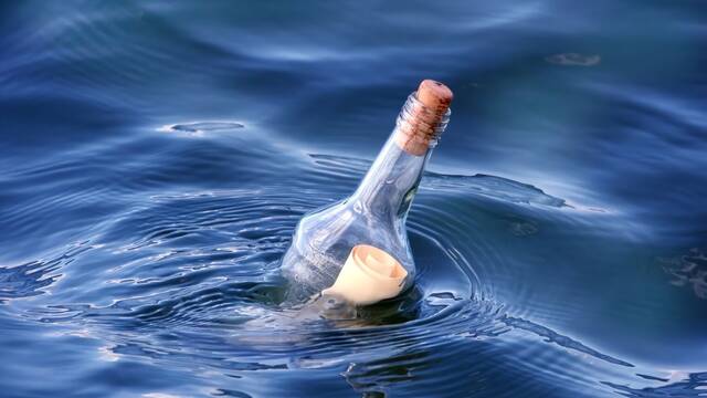 Un mensaje en una botella de hace 54 a�os aparece en el Caribe y su mensaje revela una vida entera en el mar