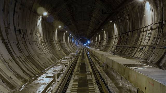 El megat�nel m�s grande de Espa�a: 28 km y 1200 millones para conectar Madrid y el norte bajo la sierra m�s dura del pa�s