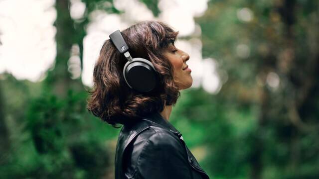 As son los primeros auriculares inalmbricos para audifilos: 60 horas de batera con cdec aptX Adaptive por 499,90 euros