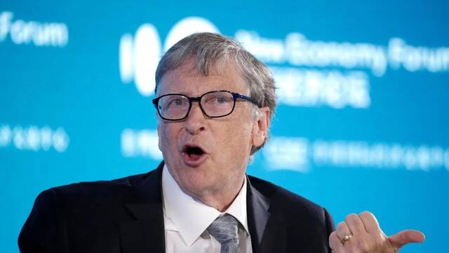 Bill Gates, exCEO de Microsoft, dicta sentencia: 'En diez aos, la IA har el trabajo de millones de personas'