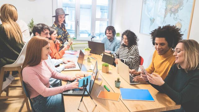 La generacin Z impone el 'minimalismo profesional' a otras generaciones: salir a la hora, sin ascensos y sin remordimientos