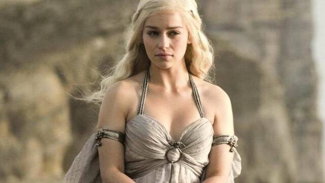 Emilia Clarke est molesta por las crticas a la desnudez en Juego de Tronos