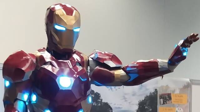 Un joven de Ciudad Real construye su propia armadura de Iron Man de 3 metros y con piezas mviles