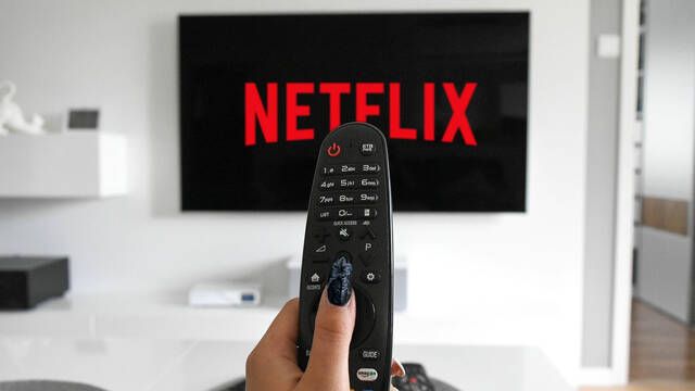 Netflix permitir las descargas y recompensar los maratones de visualizacin en su plan con anuncios