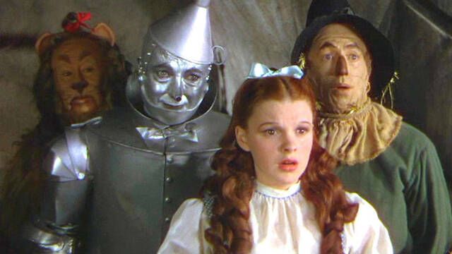 Subastan los zapatos rojos de Judy Garland en 'El mago de Oz' por casi un milln de dlares tras ser recuperados por el FBI