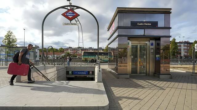 La estaci�n de metro de Madrid que lleva olvidada 20 a�os resurge por la presi�n de los vecinos: 'No hay transporte'