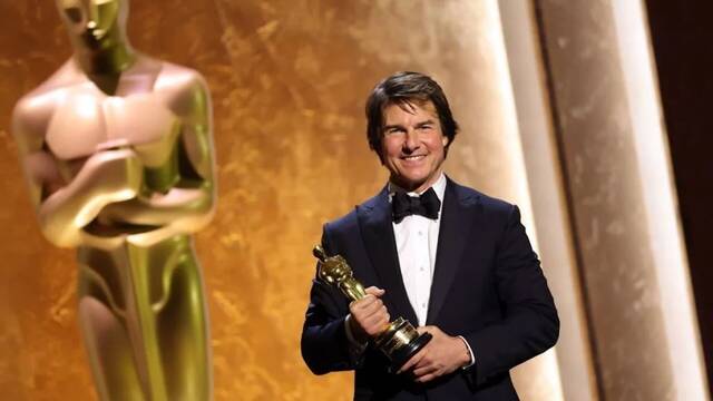 Tom Cruise conquista su primer Oscar y bromea sobre su futuro en el cine: 'Espero que sin ms huesos rotos'