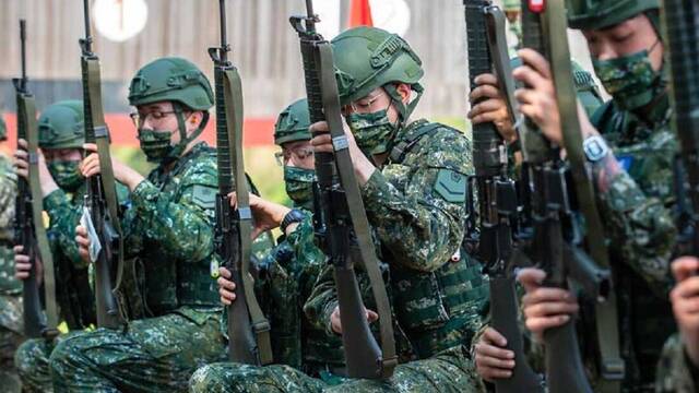 Taiw�n reparte un manual de crisis sobre c�mo actuar si caen las redes  o empiezan bombardeos chinos y preocupa a Europa