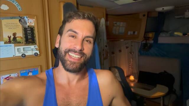 Antonio Dom�nech, profesor en Madrid, sobre la crisis de la vivienda: 'Vivo en una autocaravana de 7 metros cuadrados'