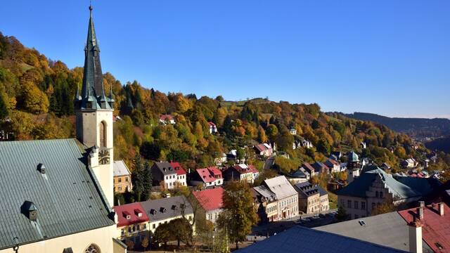 Ni EE.UU. ni Reino Unido: el primer dlar naci en un pequeo pueblo de Europa que tambin fue clave para la guerra nuclear