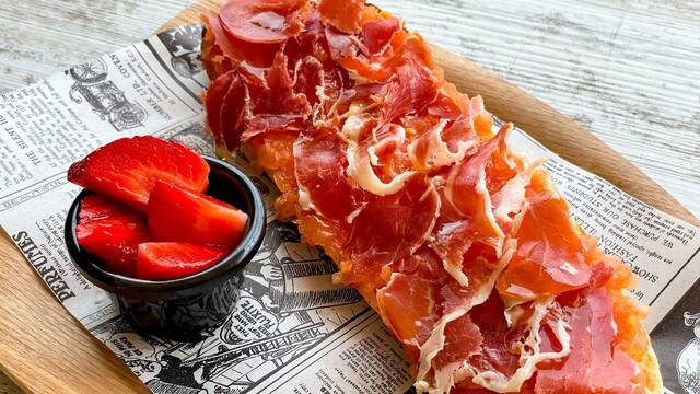 Adis al aceite: por qu muchos espaoles estn mojando con caf la tostada de jamn en los desayunos