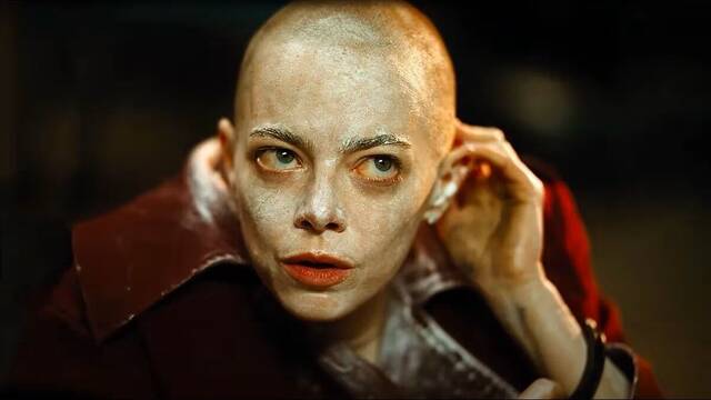 Ya hemos visto 'Bugonia' y es el experimento de ciencia ficcin paranoide perfecto sobre la desinformacin en internet