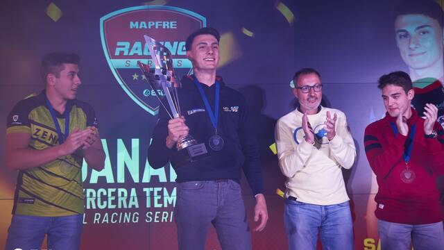 Salva Talens, piloto de MSi eSports, vence en la Temporada 3 de ESL Racing Series MAPFRE