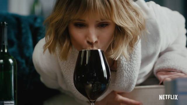 La mujer de la casa de enfrente, lo nuevo de Kristen Bell para Netflix, presenta tr�iler