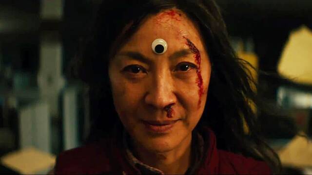 Michelle Yeoh protagoniza una loca película de kung-fu, ciencia ficción y multiverso - Tráiler