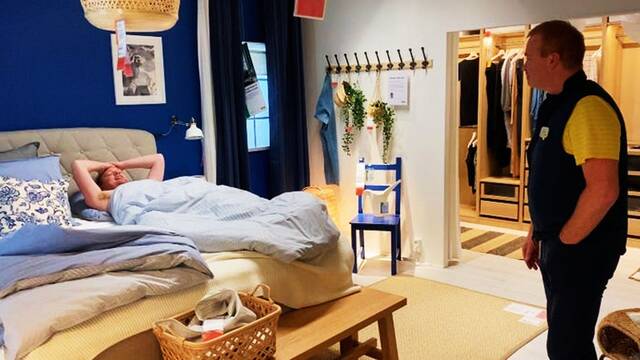 Encerrados en IKEA: 31 personas pasan una divertida noche atrapados en la tienda