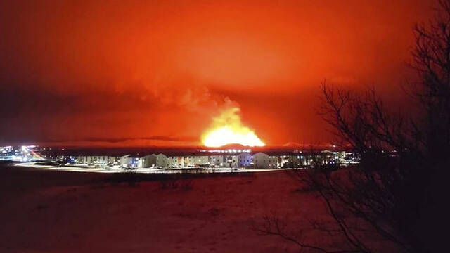 El volcn de Grindavik en Islandia entra en erupcin y declaran el estado de emergencia en el pas