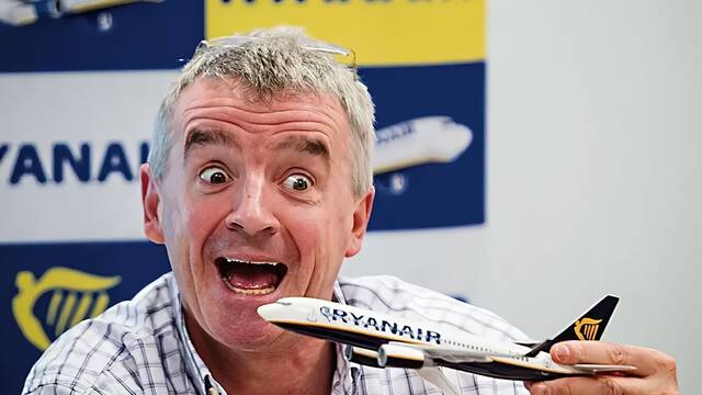 Michael OLeary, CEO de Ryanair, recibe su propia medicina: un restaurante le cobra por 'asiento prioritario' y 'espacio extra'
