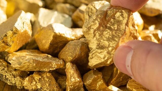 Hallazgo hist�rico en Arabia Saud�: m�s de 11 millones de toneladas de oro, plata, cobre y zinc bajo el desierto