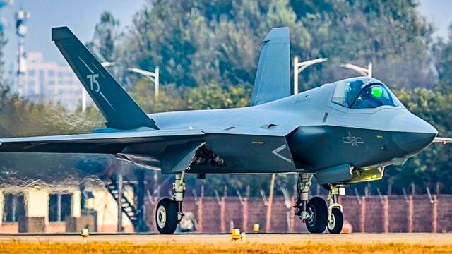 China presenta el Shenyang J-35A, una 'bestia invisible' de 17,3 metros, 28 toneladas y un radio de combate de 1200 km