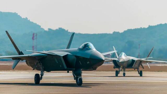 Harry J. Kazianis, exdirector de Seguridad Nacional: 'El J-35 chino supera al F-35 de EEUU, la supremac�a militar est� en juego'