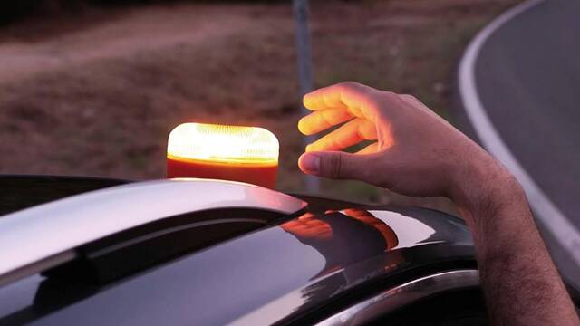 Confirmado por la DGT: incluso sin cobertura y atrapado en un tnel, tu baliza V-16 no te dejar tirado