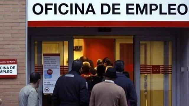 La inteligencia artificial ya afecta al 22% de los empleos en Espaa: se ceba con las mujeres de Madrid y Barcelona