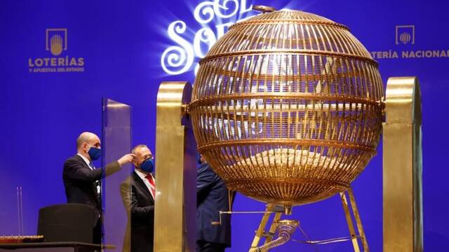 Expertos en ciberseguridad advierten: compartir dcimos por WhatsApp puede costarte el premio de la Lotera de Navidad