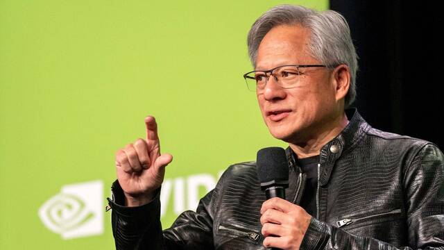 Jensen Huang, CEO de NVIDIA: 'En EE.UU. levantan un centro de datos en 3 aos y en China un hospital en solo un fin de semana'