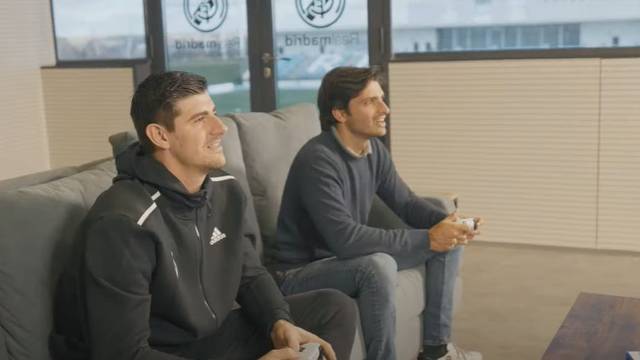 Carlos Sainz y Courtois se enfrentan en F1 2021 y FIFA 22
