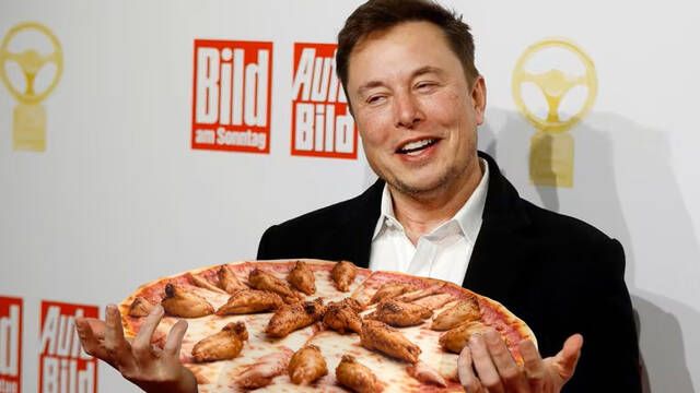 Elon Musk denuncia a un restaurante de comida rpida en Reino Unido por llamarse 'Pollo y Pizza Tesla'