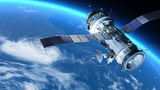 Un satlite fuera de control de la Agencia Espacial Europea que pesa ms de dos toneladas caer hoy a la Tierra