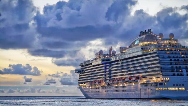 Este hombre lleva ms de 25 aos viajando en crucero y no quiere volver a tierra: lleva gastados ms de 2 millones de euros