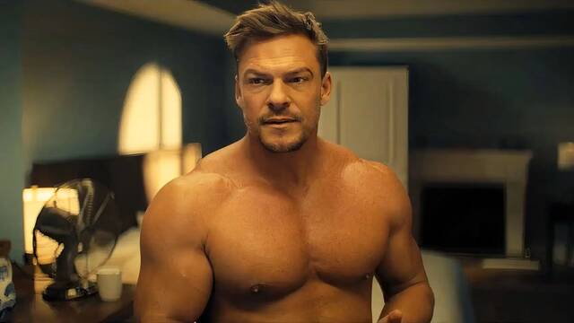 Alan Ritchson de 'Reacher' responde a las cr�ticas de los cristianos cuestionando su fe por las escenas de sexo