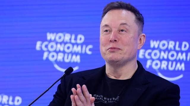 �Adi�s a Marte? Elon Musk (54) aparca sus planes y confirma que busca construir ciudades en la Luna: 'Es mucho m�s barato'