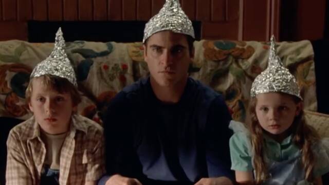 Alba�iles y arquitectos tienen un truco infalible antes de picar o pintar una pared: papel de aluminio