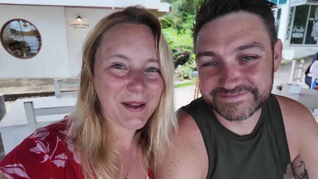 Una pareja escocesa compra un cortijo con 100 olivos en Almer�a por 40.000 euros y pone placas solares: 'Luz y aceite gratis'