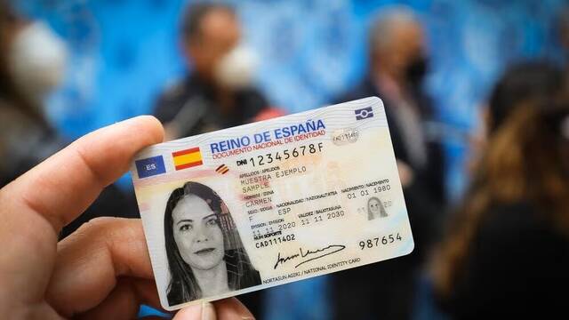 Espa�a estrena el DNI m�s blindado de la historia pero un gesto muy habitual pone en peligro nuestros datos e identidad